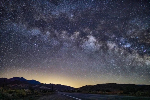 Ölüm Vadisi Kaliforniya Geceleri Yıldızlar Samanyolu — Stok fotoğraf