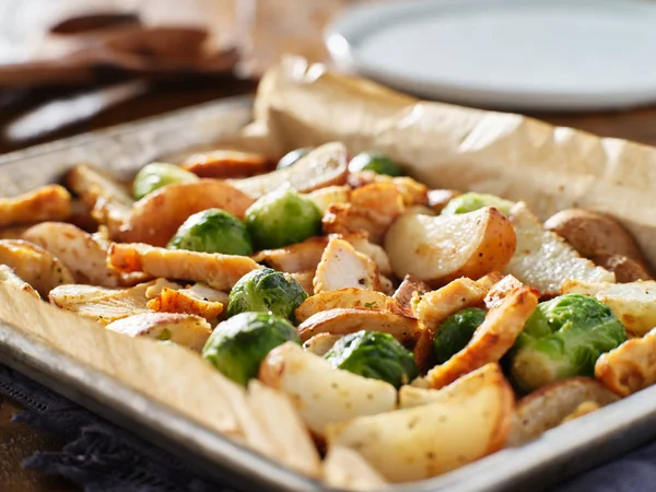 Homemade One Pan Meal Baked Chicken Brussel Sprouts Potatoes — Stock Photo, Image