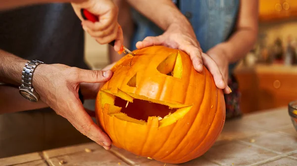 Close Van Carving Pompoen Voor Halloween — Stockfoto