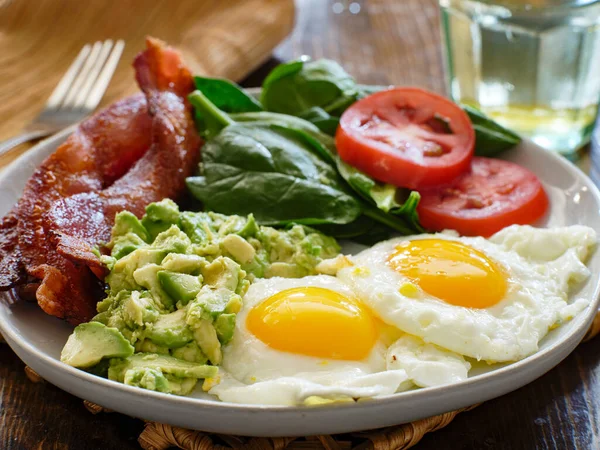 Keto Breakfast Plate Eggs Bacon Mashed Avocado — Stock Photo, Image