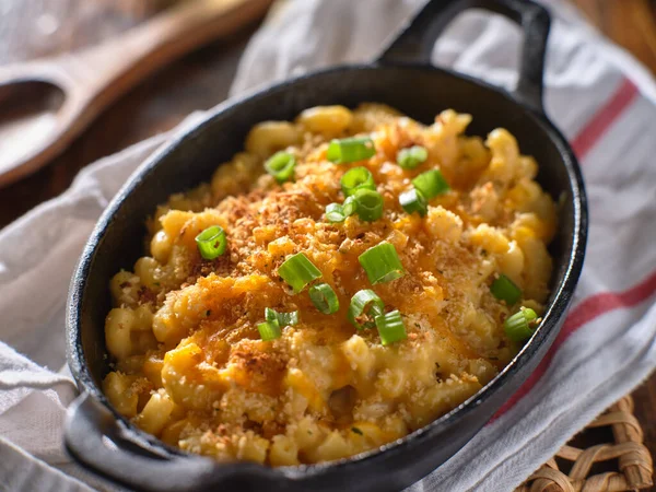 Macaroni Cheese Baked Cast Iron Skillet — Stock Photo, Image