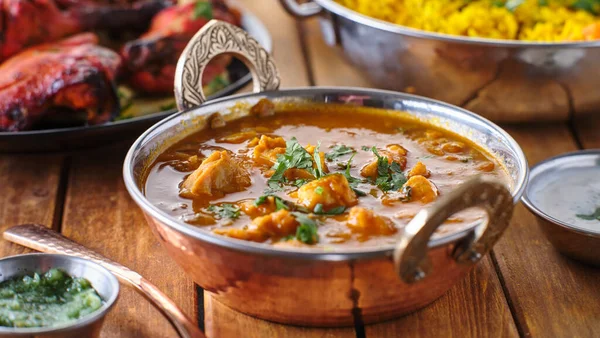 Indian Smör Kyckling Curry Balti Skålen Bordsskiva — Stockfoto