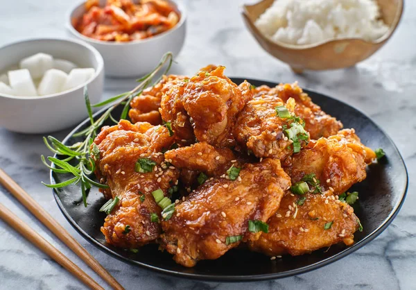 Crispy Fried Korean Chicken Wings Galbi Sauce Pickled Radish Kimchi — Stock Photo, Image