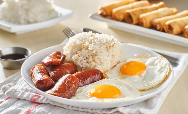 Filipino Silog Snídaně Česnekem Smažené Rýže Longsilog Dvě Slunné Strany — Stock fotografie