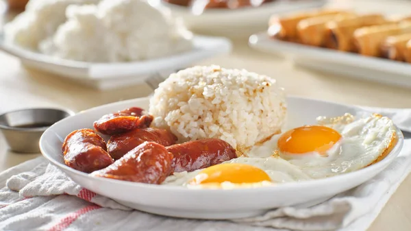 Filippínó Silog Reggeli Fokhagymás Sült Rizs Longsilog Két Napos Oldalán — Stock Fotó