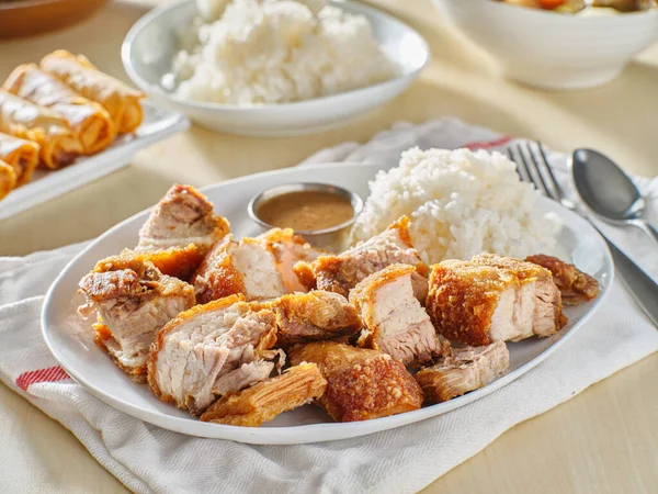 Filipino Crocante Lechon Kawali Com Arroz Branco — Fotografia de Stock