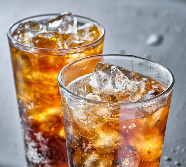 Deux Tasses Boisson Gazeuse Cola Froid Avec Glace — Photo