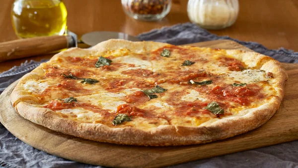 Neapolitan Style Margherita Pizza Wooden Peel — Stock Photo, Image