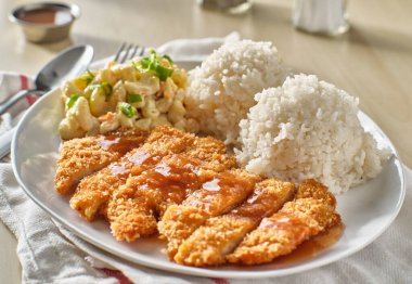 tavuk katsu hawai bbq tabak et suyu ve pilav.
