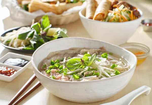 Vietnamamese Meal Beef Pho Soup Accompanied Hoisin Sauce Sriracha — Stock Photo, Image