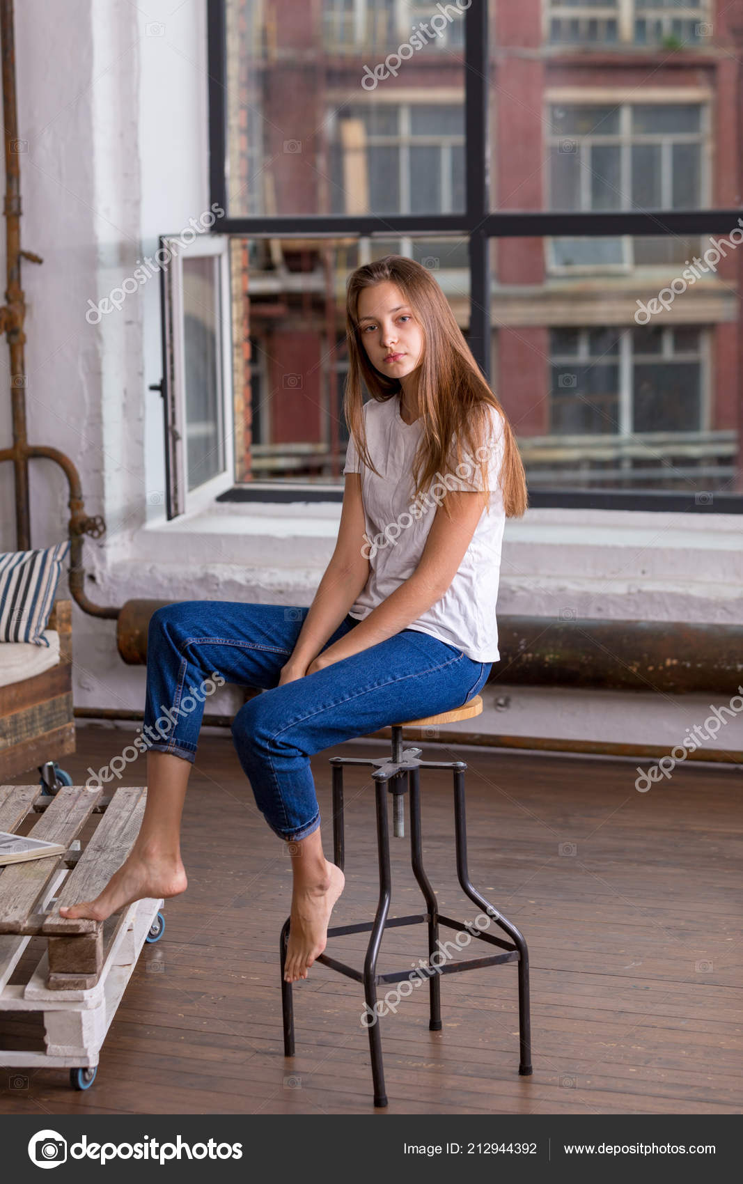 Brown Hair Blue Eye Girl Beautiful Girl Brown Hair Blue Eyes
