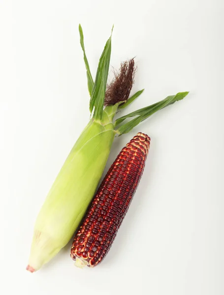 Vue Dessus Des Fruits Frais Maïs Violet Isolés Sur Fond — Photo