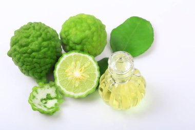 Şişelerin aromatik Spa ile Kaffir kireç veya Bergamot gerekli o
