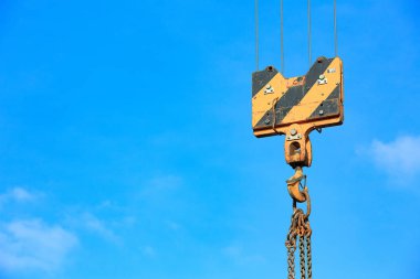 Turna yükü gökyüzüne kanca ile bağlandı..