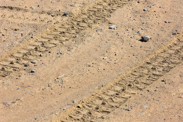 Tracce Battistrada Pneumatici Una Superficie Del Terreno Asciutta — Foto Stock