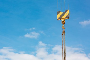 Turna yükü gökyüzüne kanca ile bağlandı..