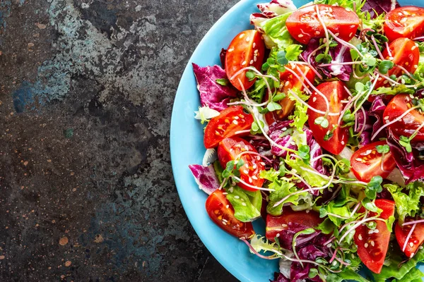 サラダボウル 新鮮な野菜 健康的なきれいな食品は 食べるダイエットします — ストック写真
