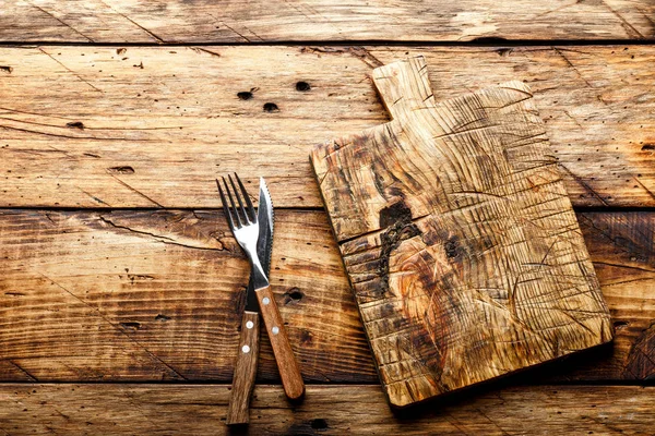 Food Background Empty Cutting Board Served Knife Fork Rustic Wooden — Stock Photo, Image