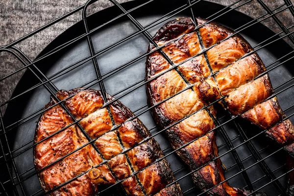 Grilled Salmon Iron Grill Grate Dark Background Top View Bbq — Stock Photo, Image