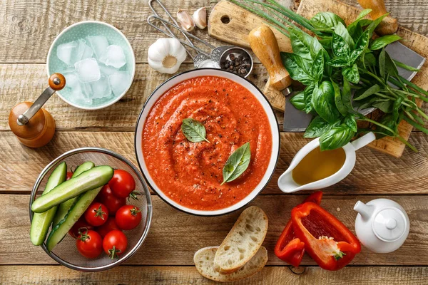 Zupa Gazpacho Tradycyjna Hiszpańska Zimna Zupa Pomidorowa Świeżych Surowych Warzyw — Zdjęcie stockowe