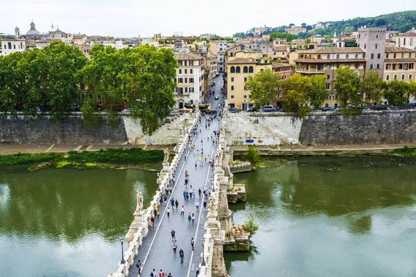 Roma Itália Setembro 2017 Vista Das Pessoas Caminhando Ponte Santo — Fotografia de Stock