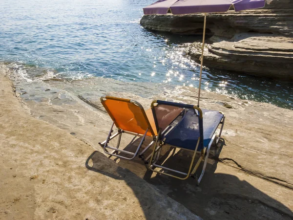 Sunbeds Umbrella Rocky Beach Corfu Island Greece — Stock Photo, Image