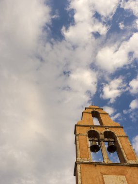 Eski Perithia, Corfu bir Ortodoks Kilisesi'nin çan kulesi. Eski Perithia bir hayalet köydür Corfu Kuzey tarafında.