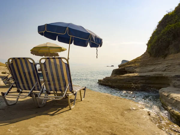 Sunbeds Umbrella Rocky Beach Corfu Island Greece — Stock Photo, Image
