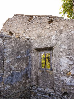 Taştan yapılmış evde Pantokrator Mountain, Corfu Island, Yunanistan eski Perithia terk edilmiş. Eski Perithia bir hayalet köydür Corfu Kuzey tarafında.
