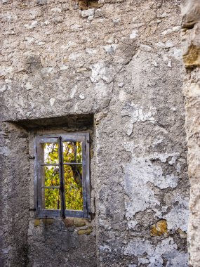 Taştan yapılmış evde Pantokrator Mountain, Corfu Island, Yunanistan eski Perithia terk edilmiş. Eski Perithia bir hayalet köydür Corfu Kuzey tarafında.