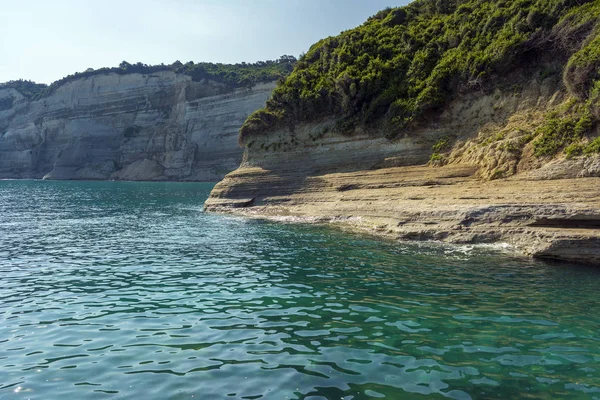 Rotsachtig Strand Het Eiland Corfu Griekenland — Stockfoto