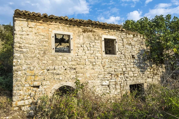 Velha Casa Abandonada Construída Pedra Old Perithia Montanha Pantokrator Ilha — Fotografia de Stock