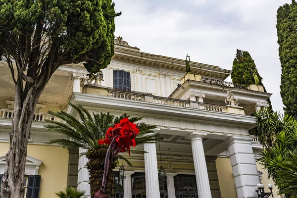 Achilleion palace, Corfu. Achilleion Palace-ebilmek bulunmak içinde 10 km Güney Corfu town batısında Gastouri Köyü.
