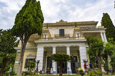 Achilleion palace, Corfu, Yunanistan - 24 Ağustos 2018: Achilleion Sarayı, Corfu. Achilleion Palace-ebilmek bulunmak içinde 10 km Güney Corfu town batısında Gastouri Köyü.