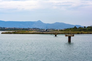 Uçak kalkış havaalanı Korfu önce.