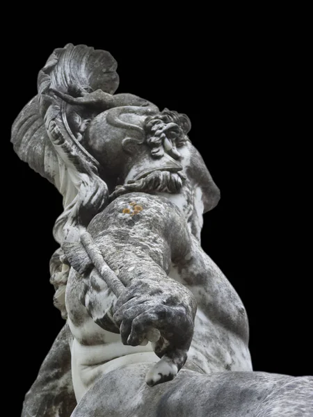 阿克琉斯宫 科孚岛 2018年8月24日 阿克琉斯宫殿中垂死的阿基里斯的雕塑与黑色背景隔绝的科孚岛 — 图库照片
