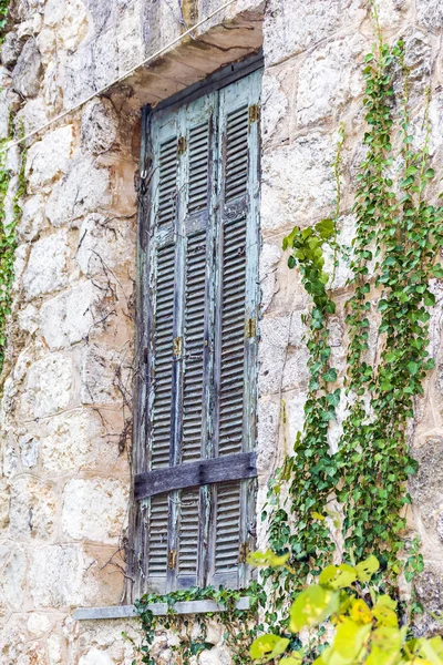 Stare Okna Szczegóły Pałacu Tatoi Czyli Dawnej Rezydencji Letniej Greckiej — Zdjęcie stockowe