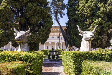 Antik Diocletian (Thermae Diocletiani) Roma hamamları boğa heykeli. İtalya