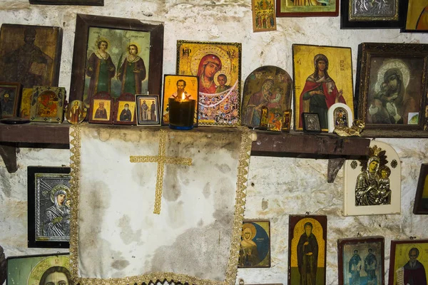 Iconostasis Capilla Perdida Bosque Hymettus Cerca Kaisariani Atenas Grecia —  Fotos de Stock