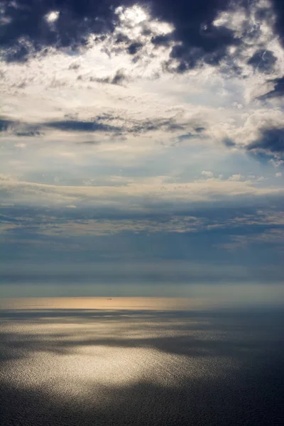 爱奥尼亚海上空的闷热天空 — 图库照片