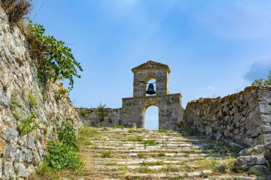 Yunanistan 'ın Lefkada adasındaki Venedik şatosu Agia Maura' daki Ortodoks şapeli. Agia Mavra Kalesi 'nin orijinal binası 1300 yılında inşa edilmiştir..