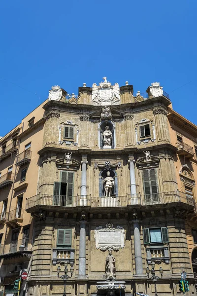 Исторические Здания Палермо Сицилия Старая Архитектура Статуями — стоковое фото