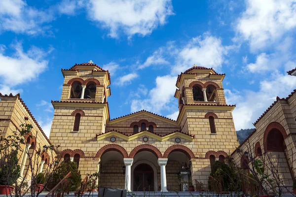ギリシャのペロポネソスのマレビにある聖母マリアのキリスト教正統派の修道院 共和国で最も重要な僧院の一つ — ストック写真
