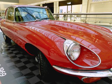 Eski otomobil Sergisi, Jaguar E-Type Roadster Atina, Yunanistan alışveriş merkezi