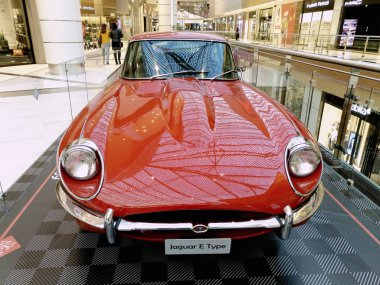 Eski otomobil Sergisi, Jaguar E-Type Roadster Atina, Yunanistan alışveriş merkezi