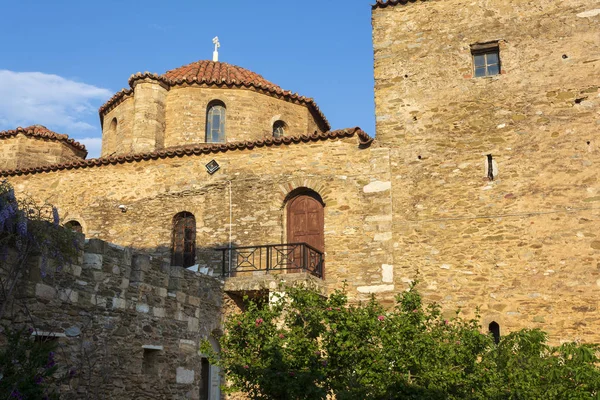 Pohled na pravoslavný svatý klášter Pantokrator-Tao Ntaou Penteli — Stock fotografie