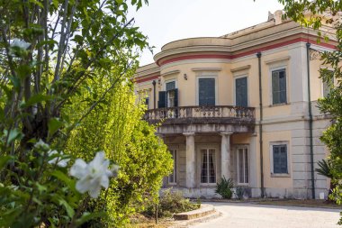 Korfu adasında Mon Repos sarayının görünümü, Yunanistan