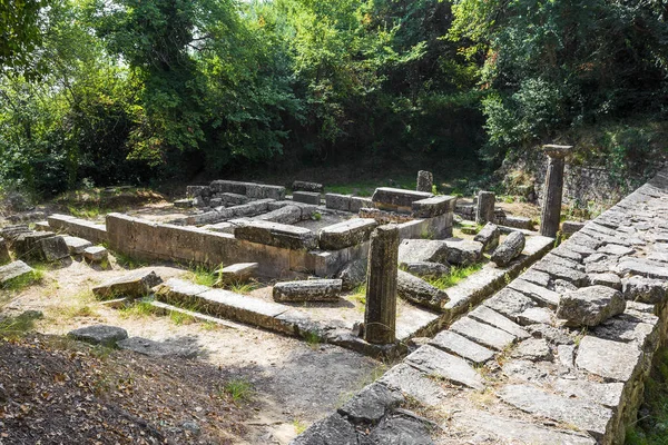 Mon Repos Parkı 'ndaki Doric tapınağının kalıntıları, Korfu Kasabası, Yunanistan — Stok fotoğraf