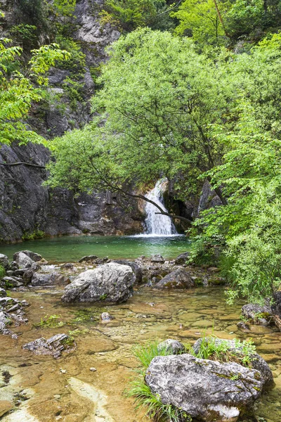 Cascada en la montaña Olympus, Grecia — Foto de Stock