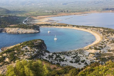 Voidokilia Beach Palaiokastro üzerinden Yunanistan Peloponnese bölgesinde görüntüle